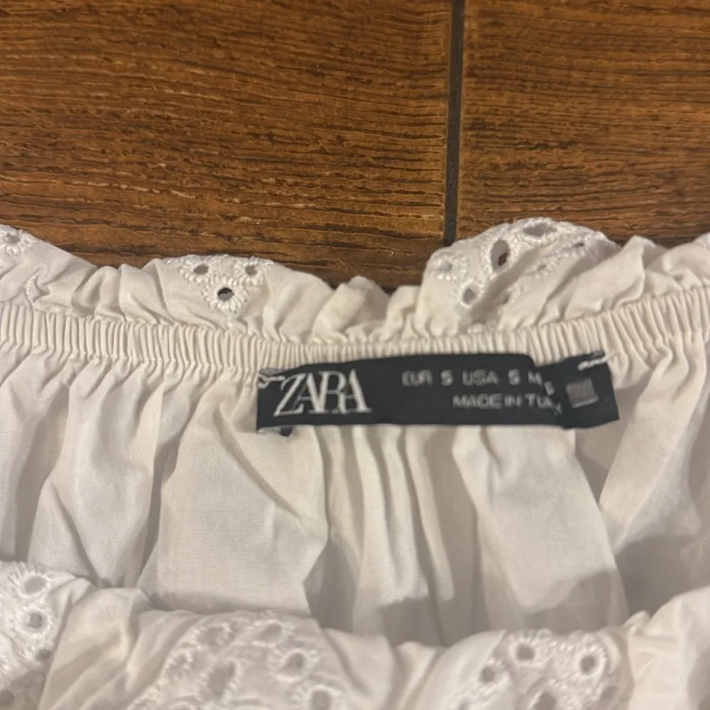ZARA cute off-the-shoulder long-sleeved crop top